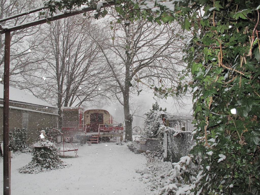 La Roulotte De Lola - Chambre D'Hotes La Celle  Bagian luar foto