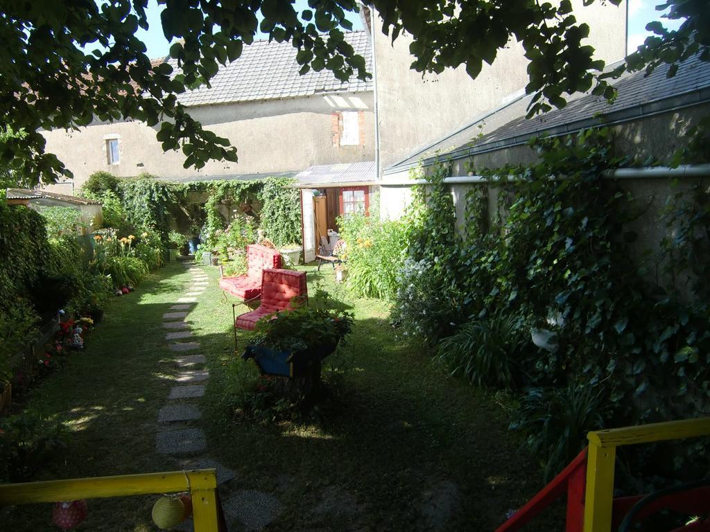 La Roulotte De Lola - Chambre D'Hotes La Celle  Bagian luar foto